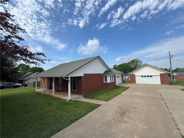 903 Acorn Street, Huntsville, AR 72740