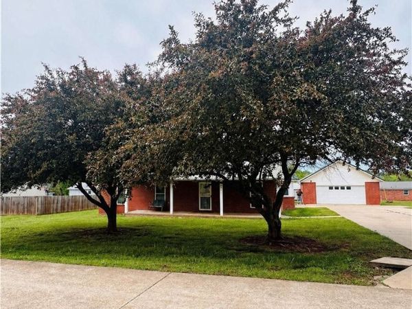 903 Acorn Street, Huntsville, AR 72740