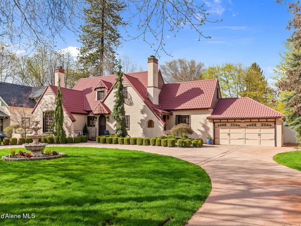 515 E Foster AVE , Coeur d'Alene, ID 83814