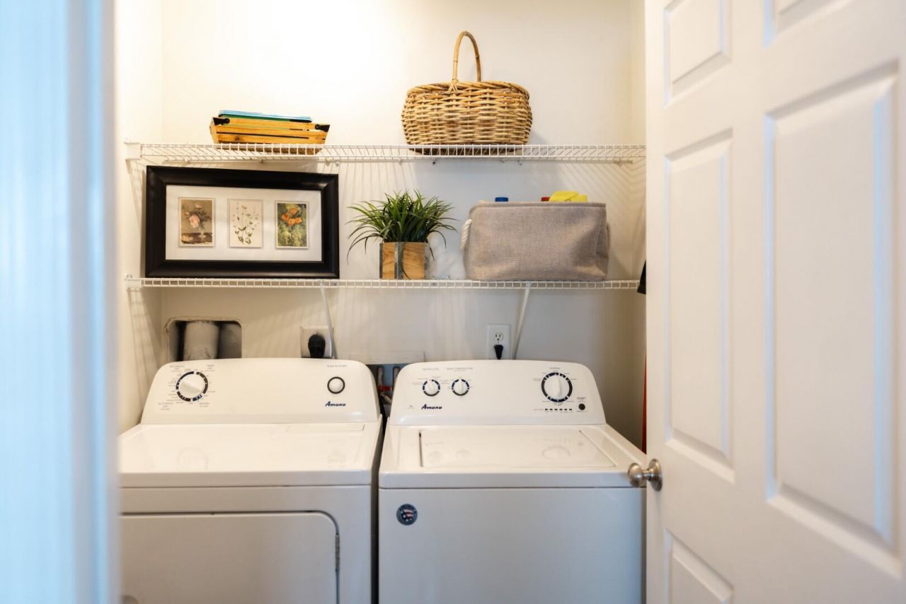 7335 Suncatcher Drive Photo 32