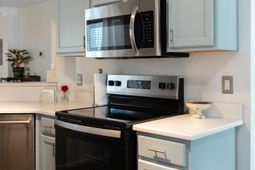 7335 Suncatcher Drive photo 4