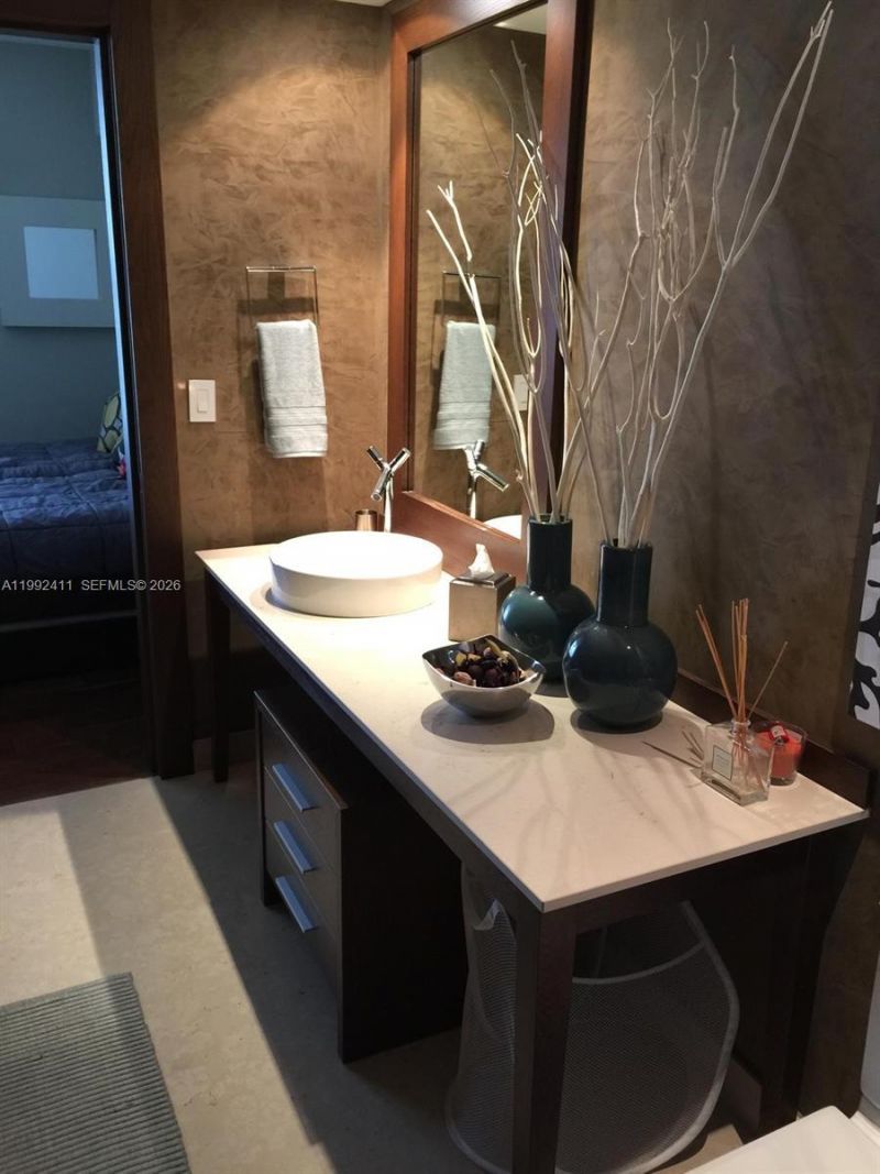 465 Brickell Ave, Unit 5605, Miami, FL 33131 Photo