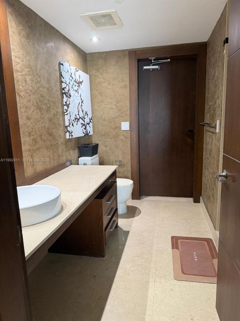 465 Brickell Ave, Unit 5605, Miami, FL 33131 Photo