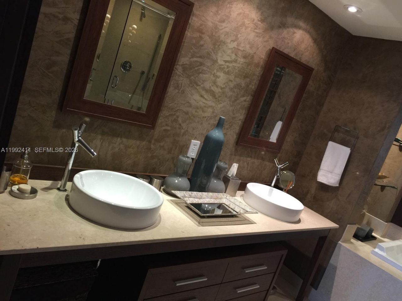 465 Brickell Ave, Unit 5605, Miami, FL 33131 Photo