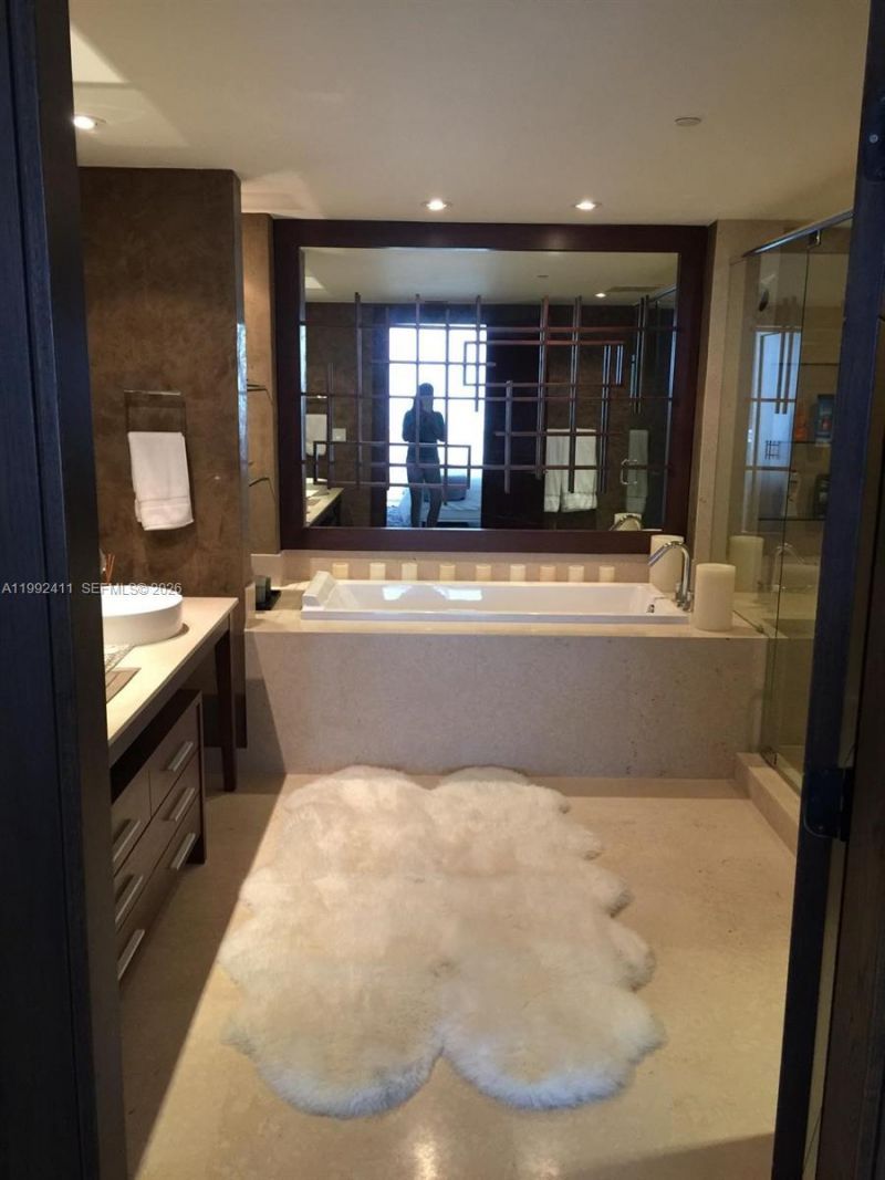 465 Brickell Ave , Unit 5605, Miami, FL 33131 Photo