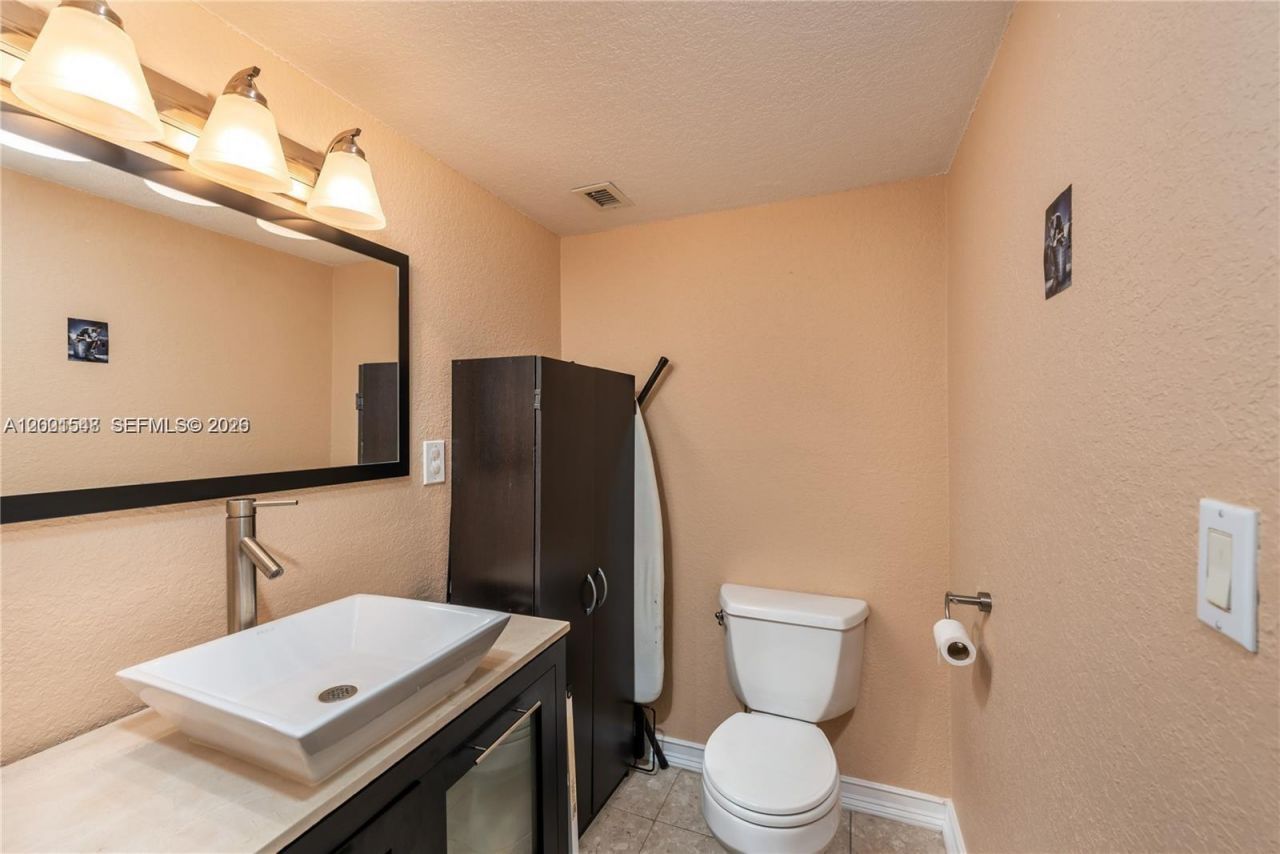 1000 Michigan Ave , Unit 704, Miami Beach, FL 33139 Photo