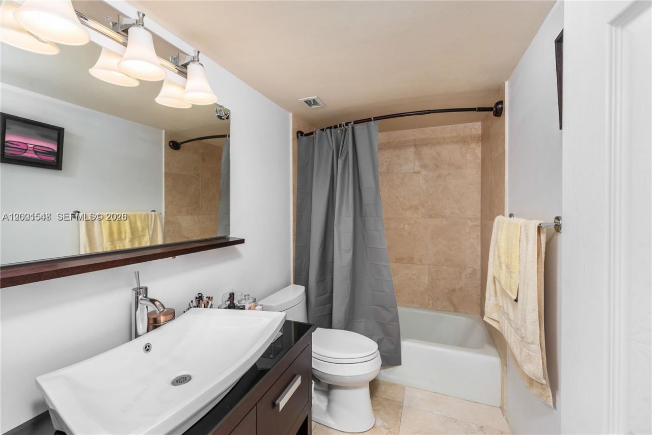 1000 Michigan Ave , Unit 704, Miami Beach, FL 33139 Photo