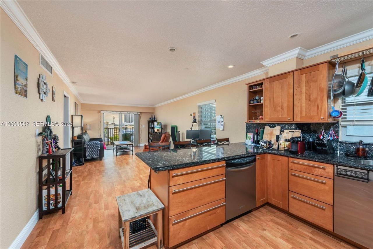 1000 Michigan Ave , Unit 704, Miami Beach, FL 33139 Photo