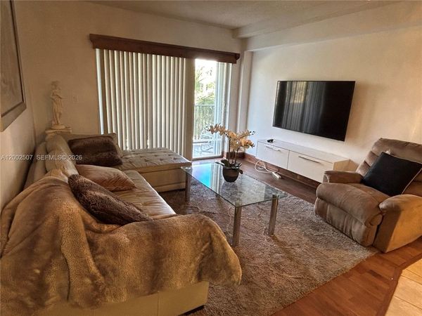 201 180th Dr, Unit 114, Sunny Isles Beach, FL 33160