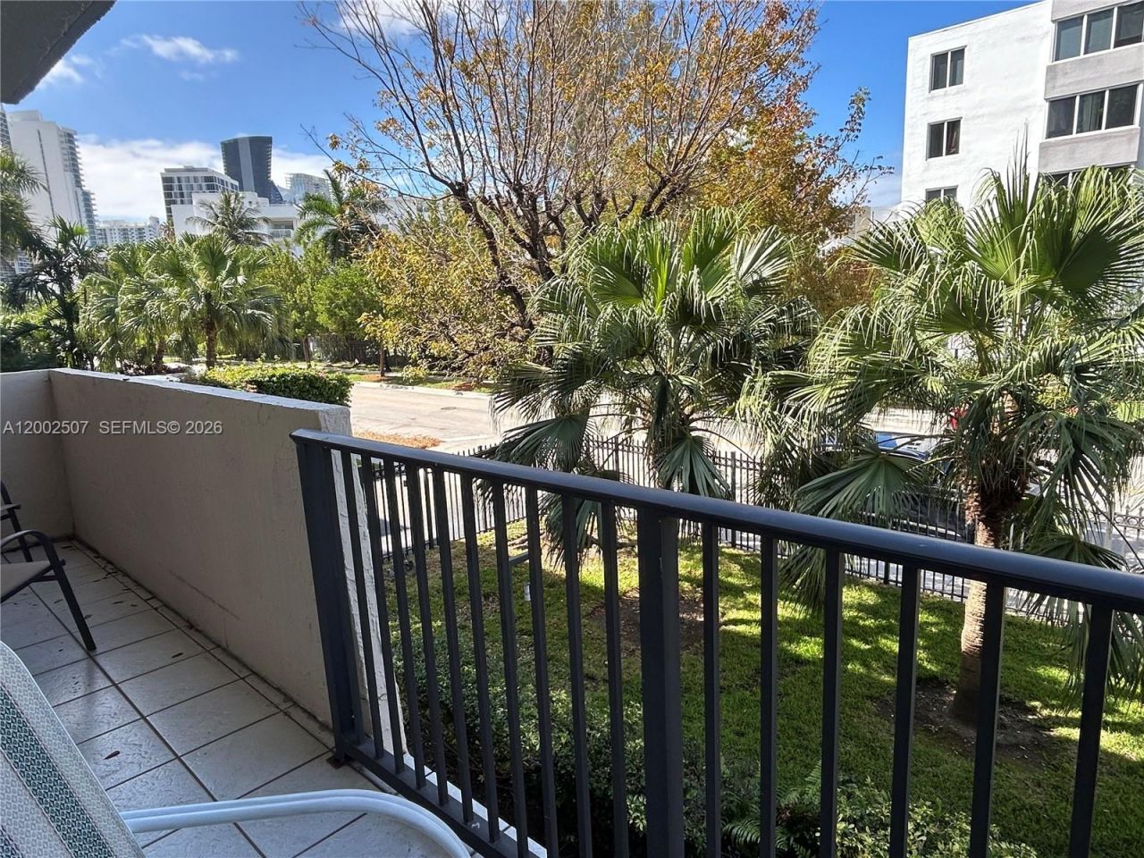 201 180th Dr, Unit 114, Sunny Isles Beach, FL 33160 Photo