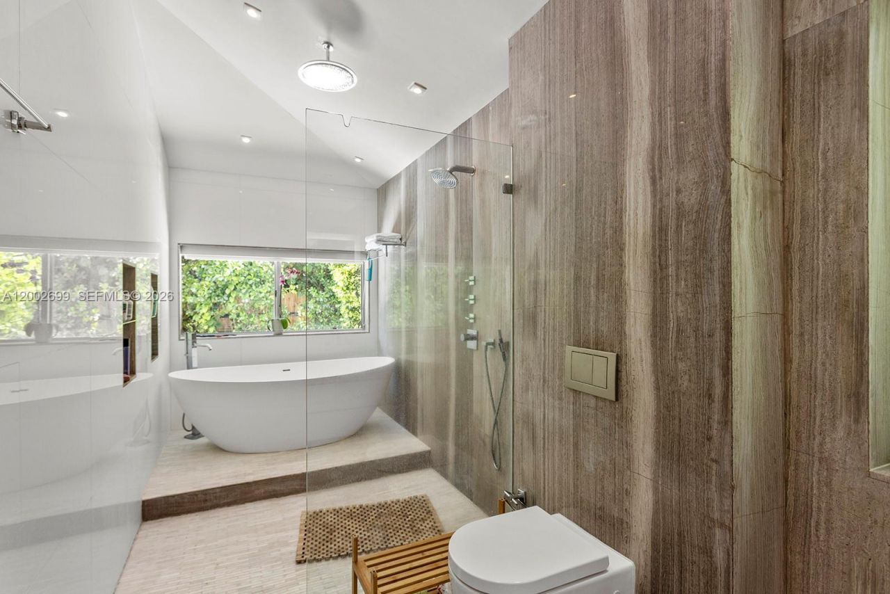570 NE 52nd Ter, Miami, FL 33137 Photo