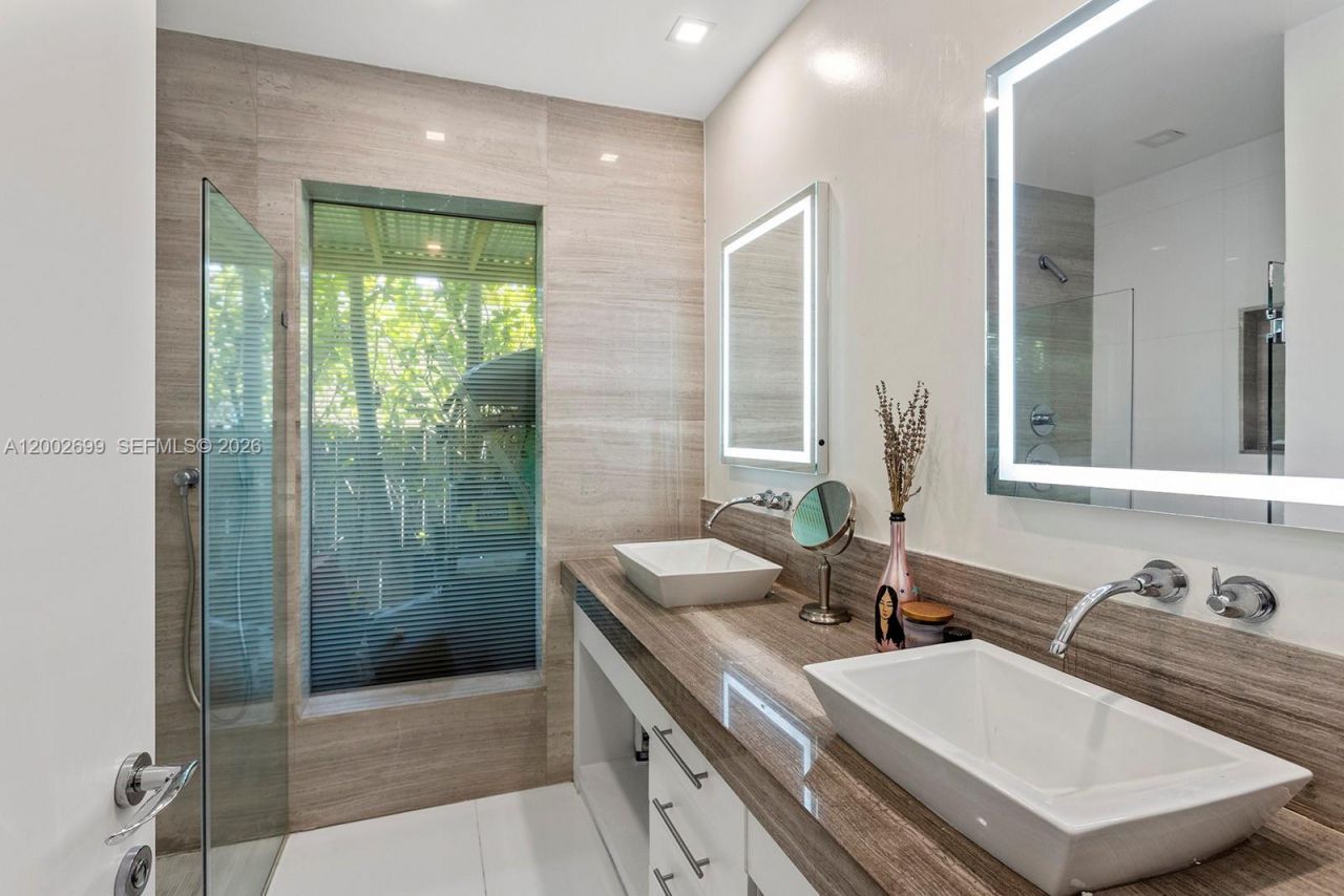 570 NE 52nd Ter, Miami, FL 33137 Photo
