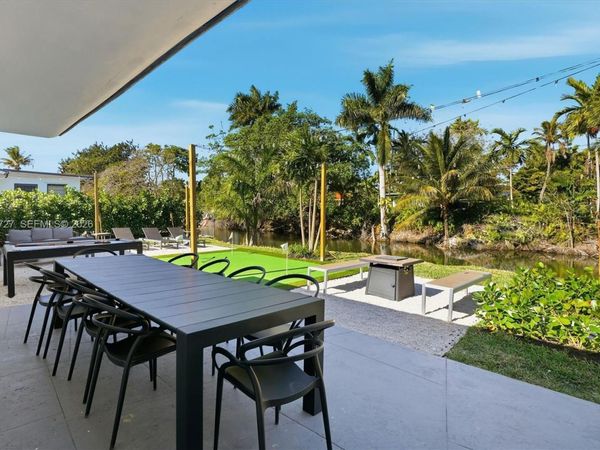 14760 S Spur Dr , Miami, FL 33161