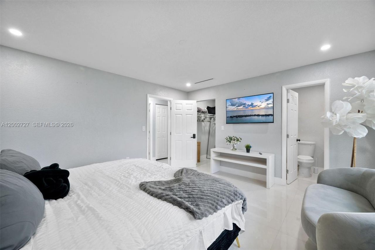 14760 S Spur Dr , Miami, FL 33161 Photo