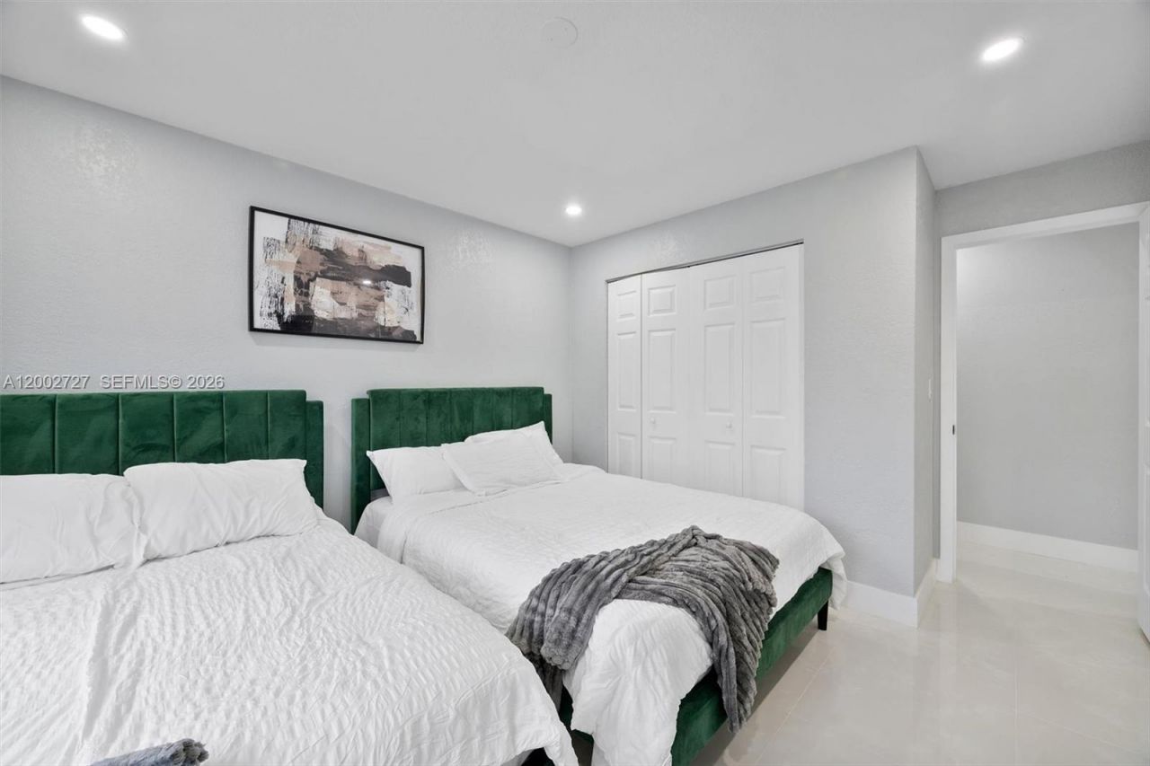 14760 S Spur Dr , Miami, FL 33161 Photo