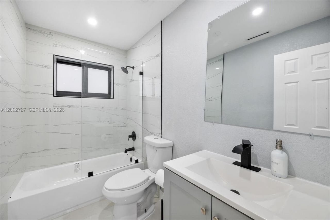 14760 S Spur Dr , Miami, FL 33161 Photo