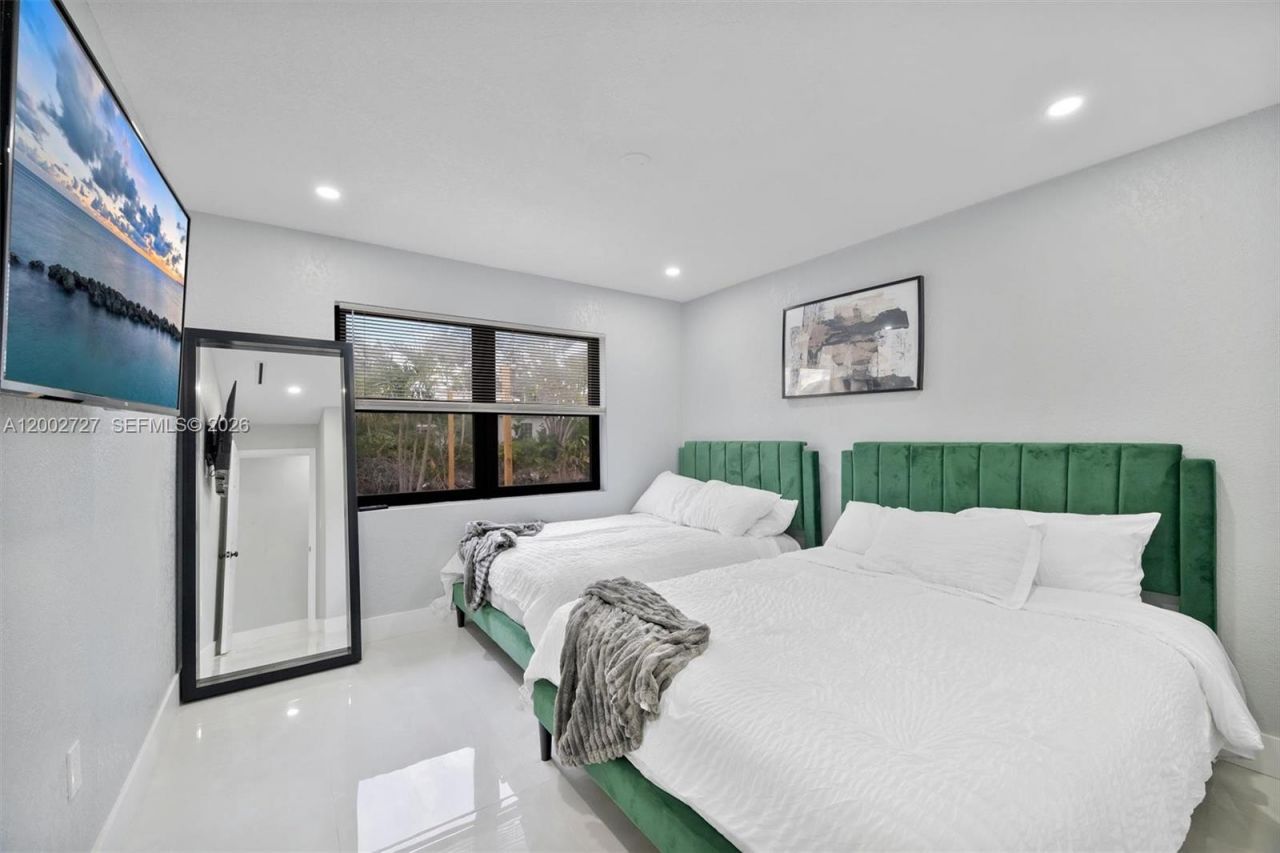 14760 S Spur Dr , Miami, FL 33161 Photo