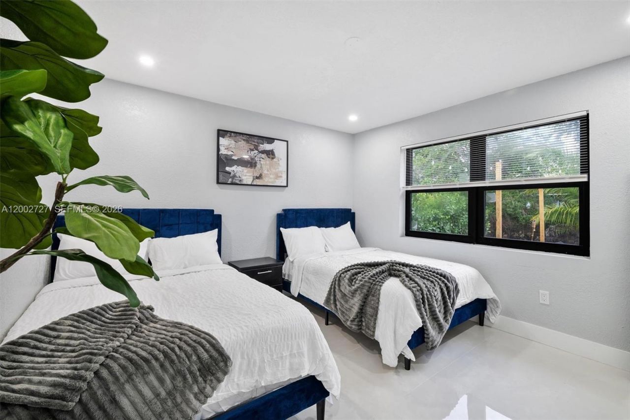 14760 S Spur Dr , Miami, FL 33161 Photo