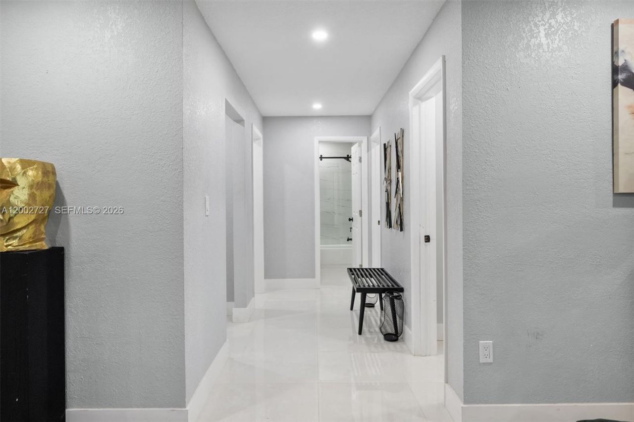 14760 S Spur Dr , Miami, FL 33161 Photo