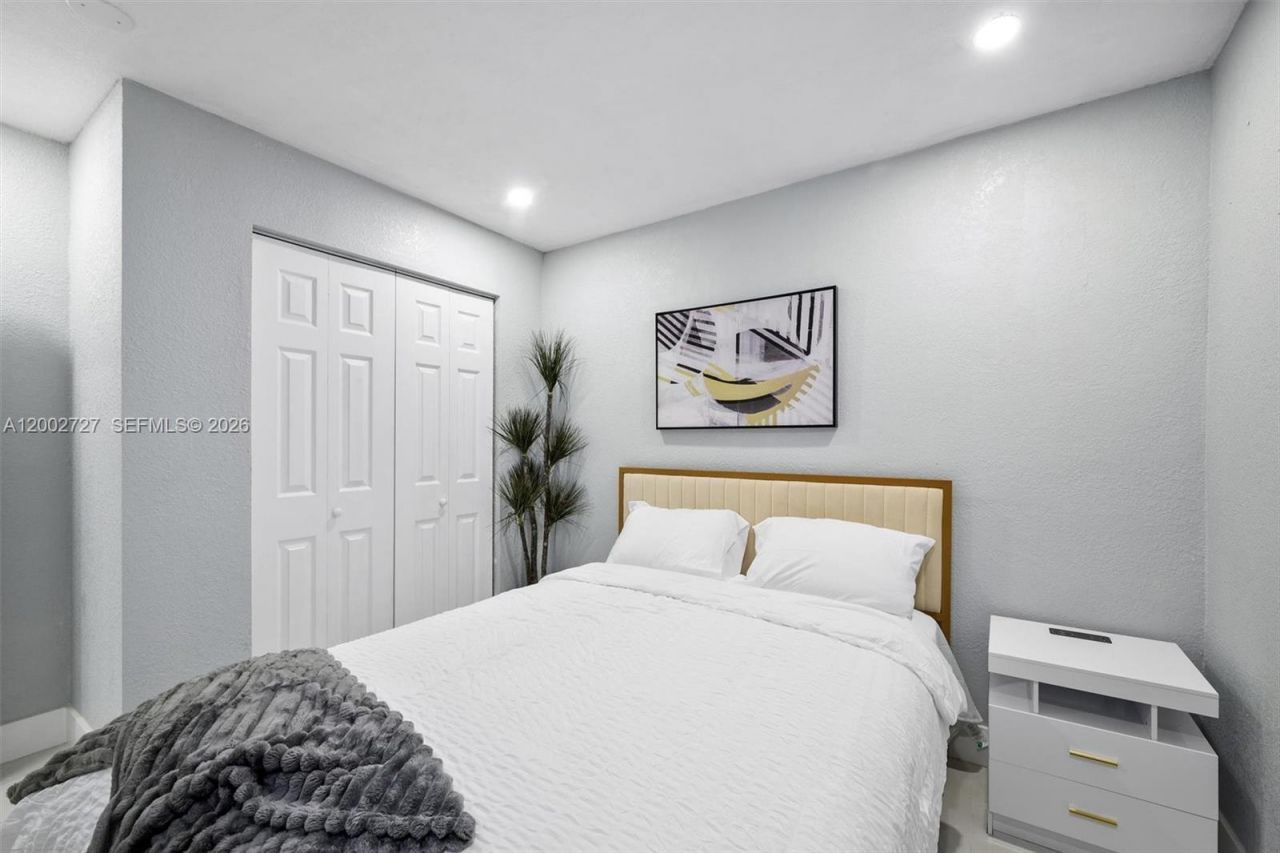 14760 S Spur Dr , Miami, FL 33161 Photo