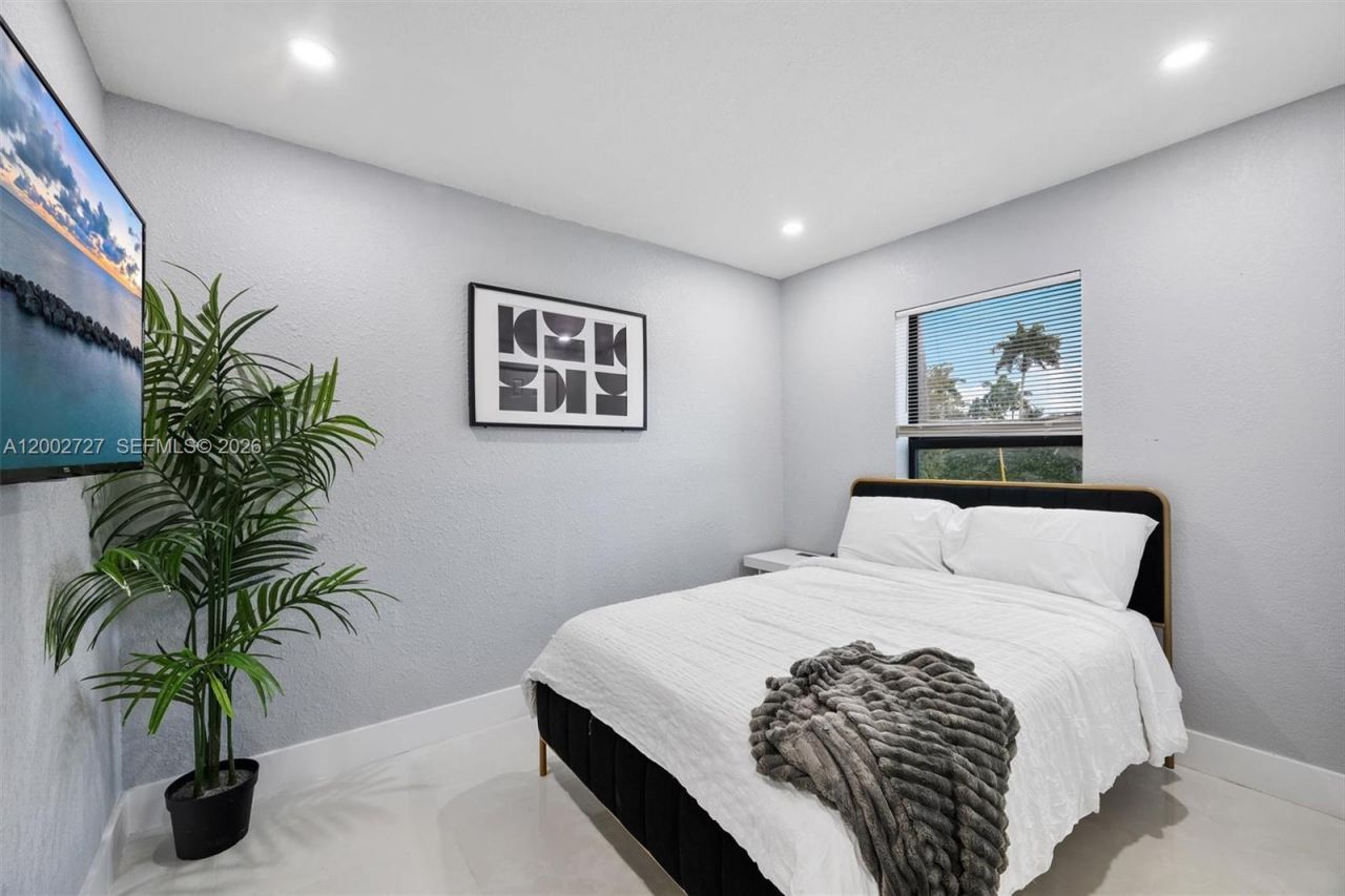 14760 S Spur Dr , Miami, FL 33161 Photo