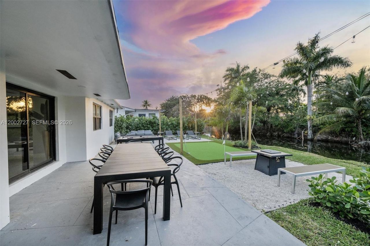 14760 S Spur Dr , Miami, FL 33161 Photo