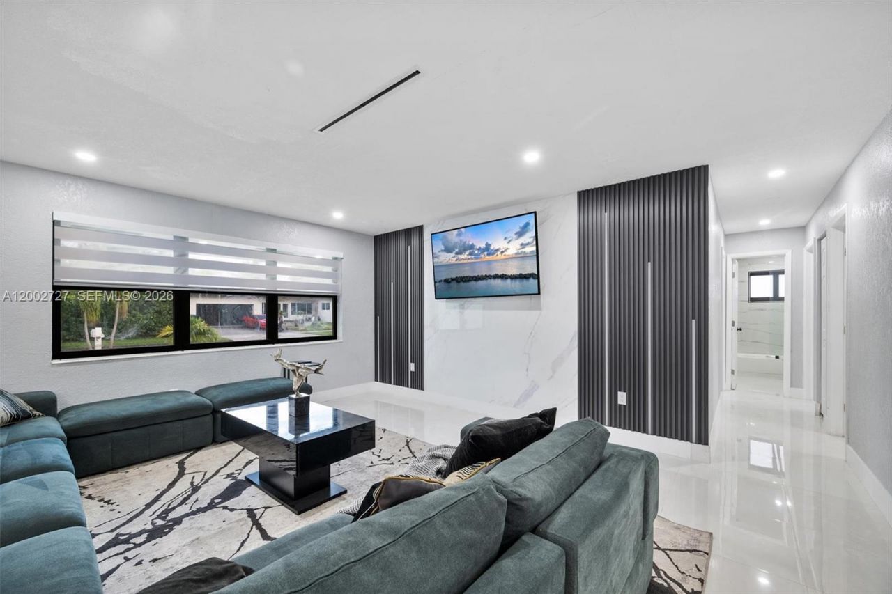 14760 S Spur Dr , Miami, FL 33161 Photo