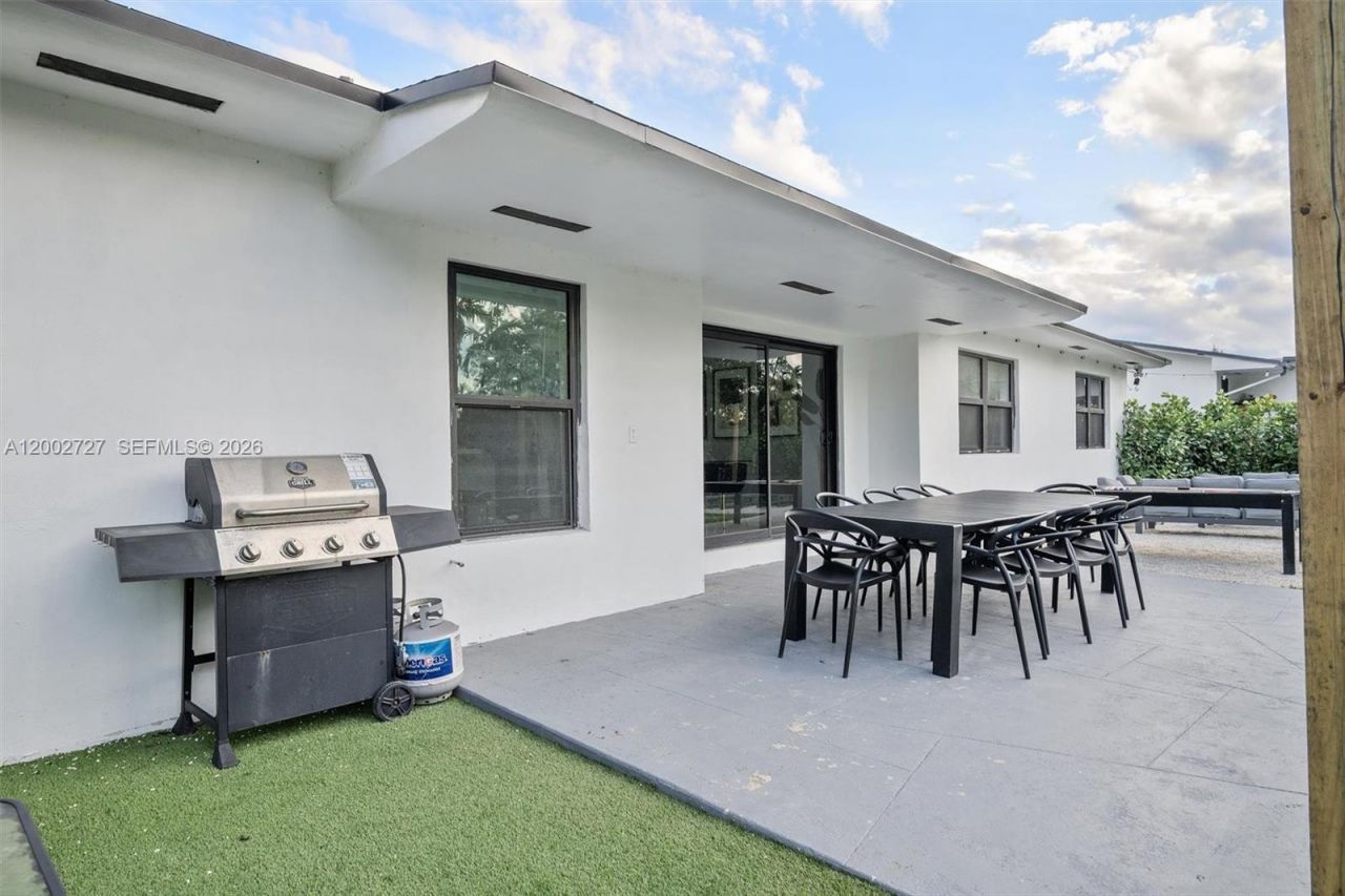 14760 S Spur Dr , Miami, FL 33161 Photo