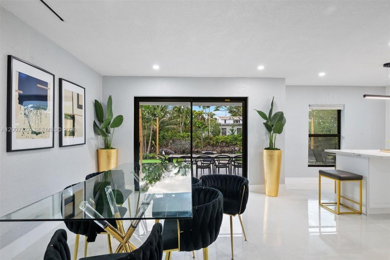 14760 S Spur Dr , Miami, FL 33161 Photo