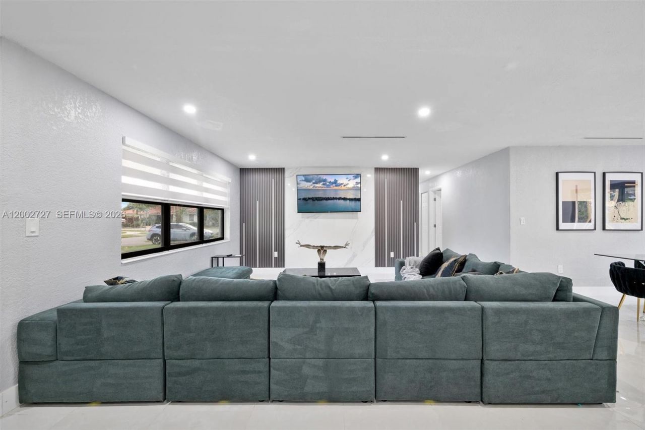 14760 S Spur Dr , Miami, FL 33161 Photo