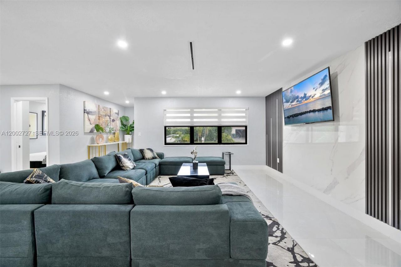 14760 S Spur Dr , Miami, FL 33161 Photo