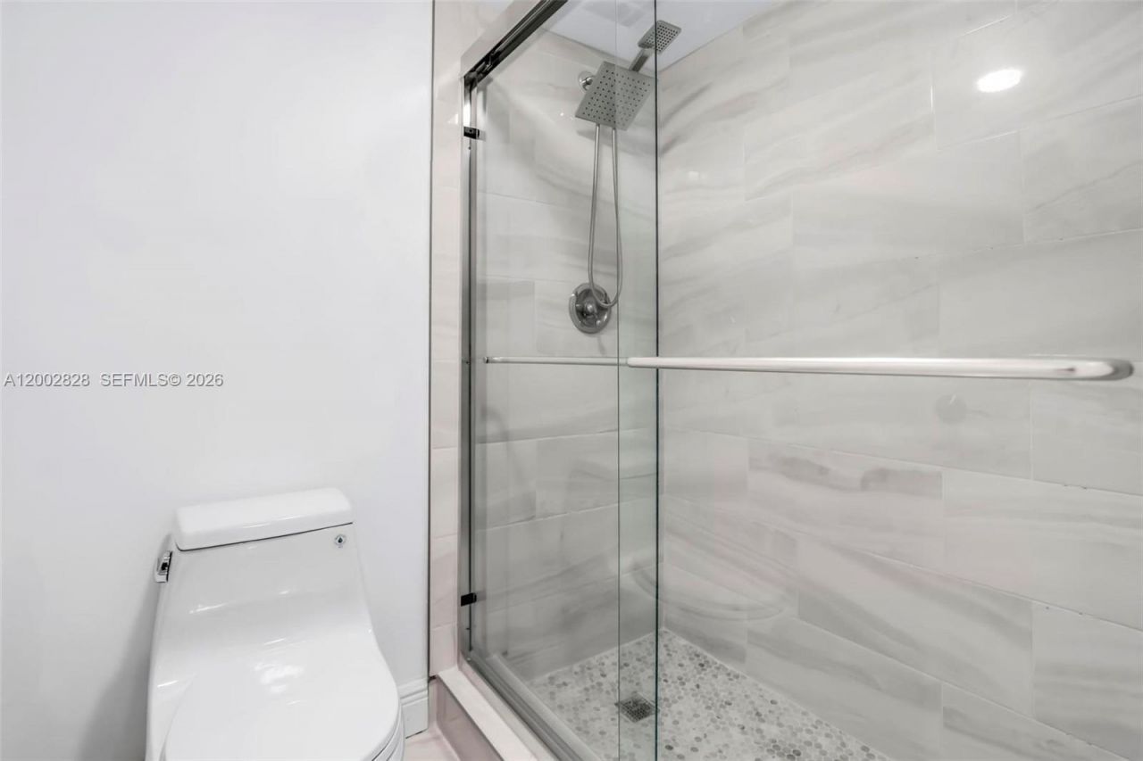 3350 NE 192nd St, Unit 4Q-B, Aventura, FL 33180 Photo