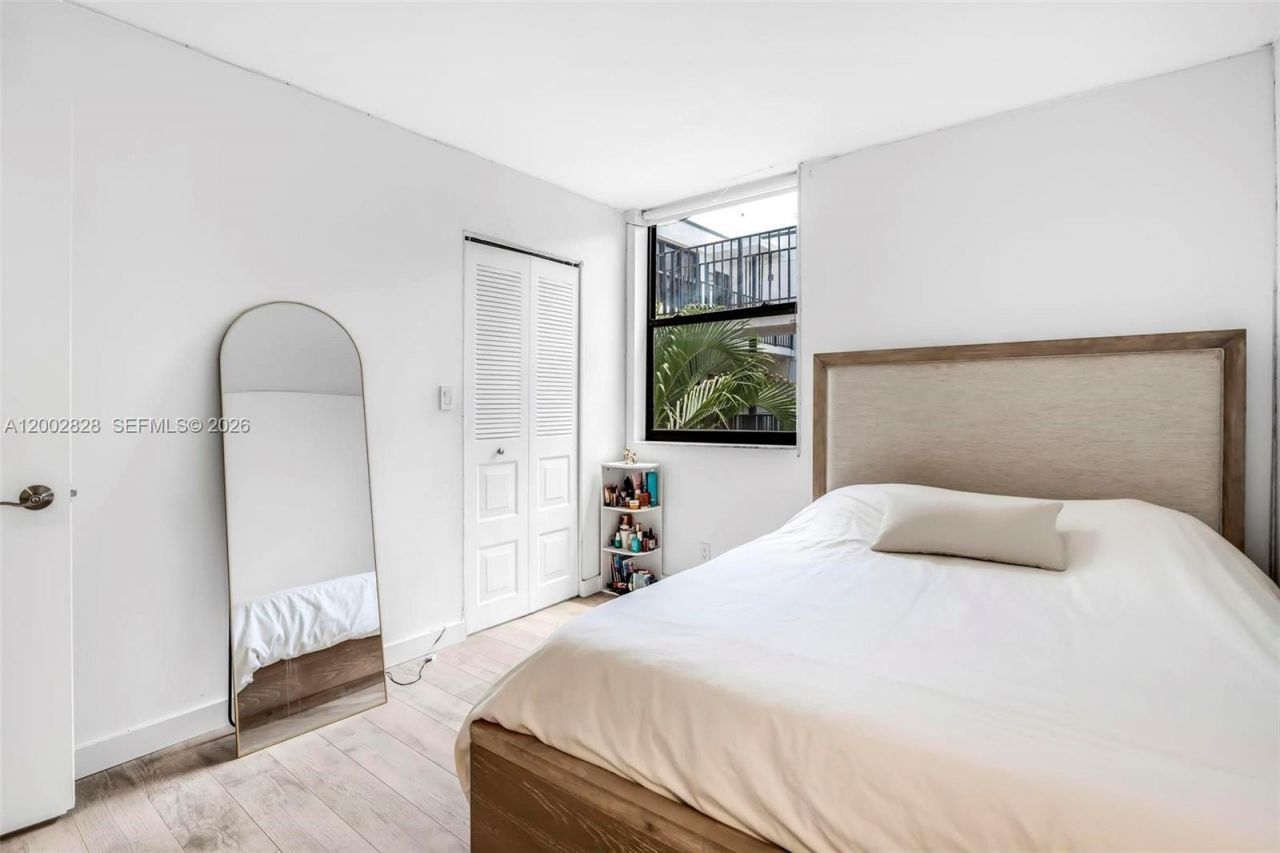 3350 NE 192nd St, Unit 4Q-B, Aventura, FL 33180 Photo