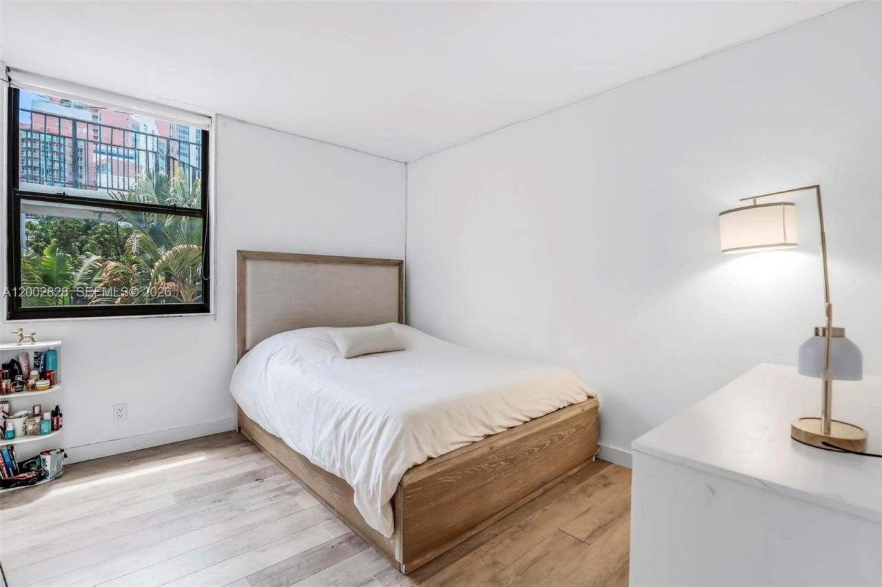 3350 NE 192nd St, Unit 4Q-B, Aventura, FL 33180 Photo