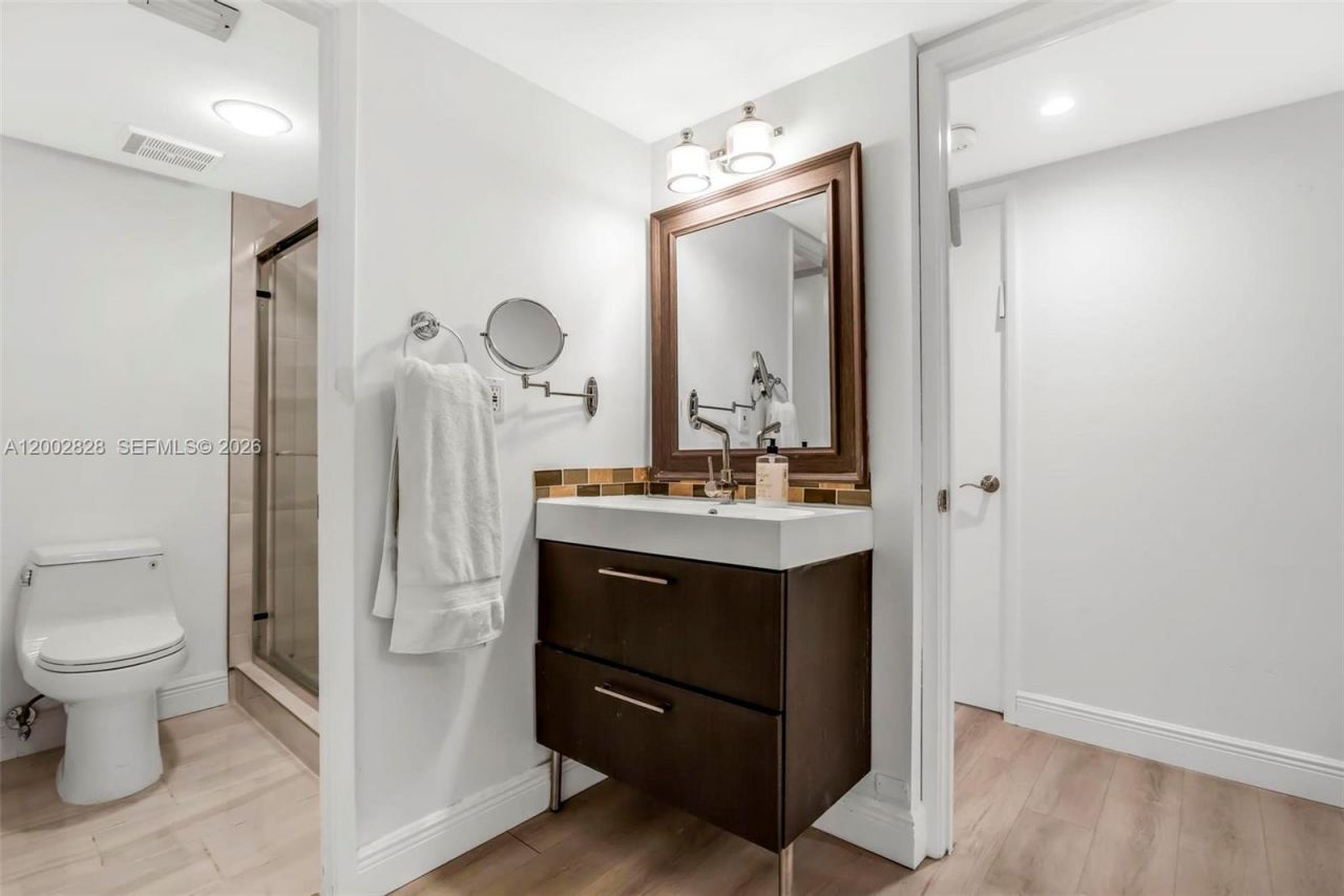 3350 NE 192nd St, Unit 4Q-B, Aventura, FL 33180 Photo