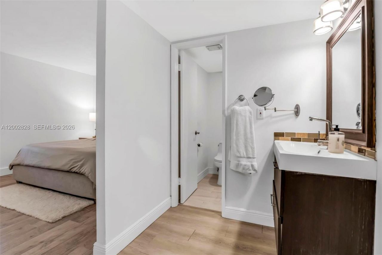 3350 NE 192nd St, Unit 4Q-B, Aventura, FL 33180 Photo