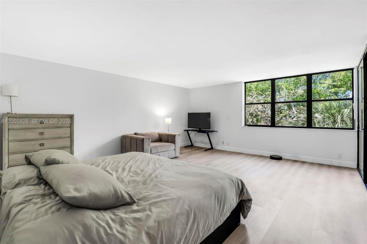 3350 NE 192nd St, Unit 4Q-B, Aventura, FL 33180 Photo