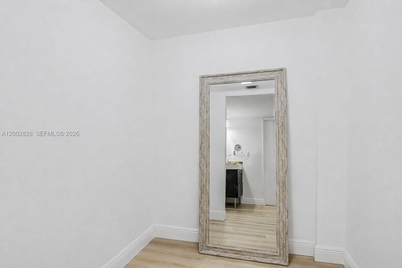 3350 NE 192nd St, Unit 4Q-B, Aventura, FL 33180 Photo