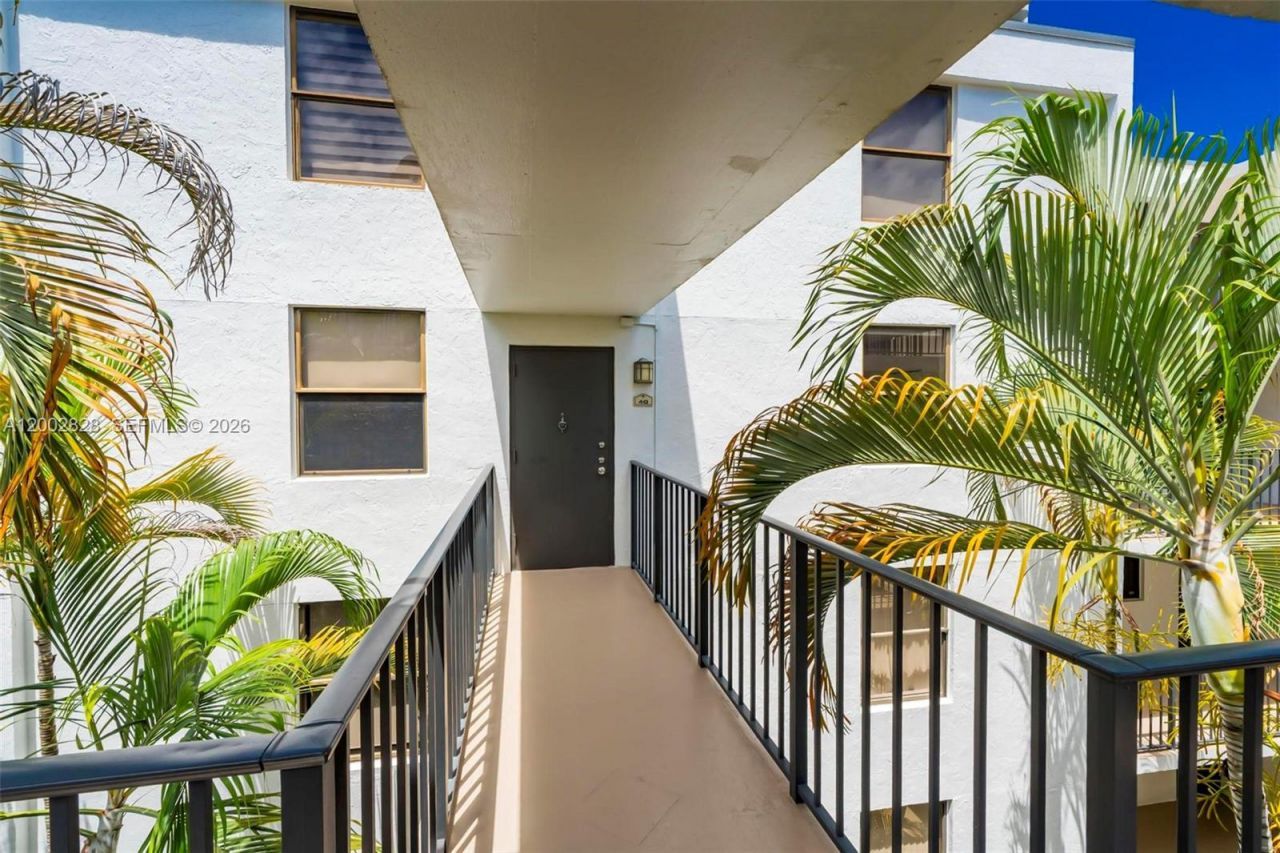 3350 NE 192nd St, Unit 4Q-B, Aventura, FL 33180 Photo