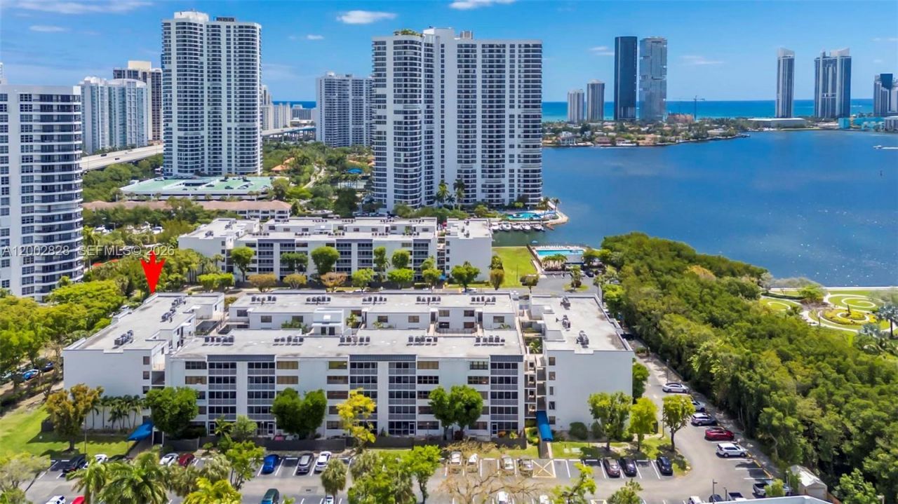 3350 NE 192nd St, Unit 4Q-B, Aventura, FL 33180 Photo