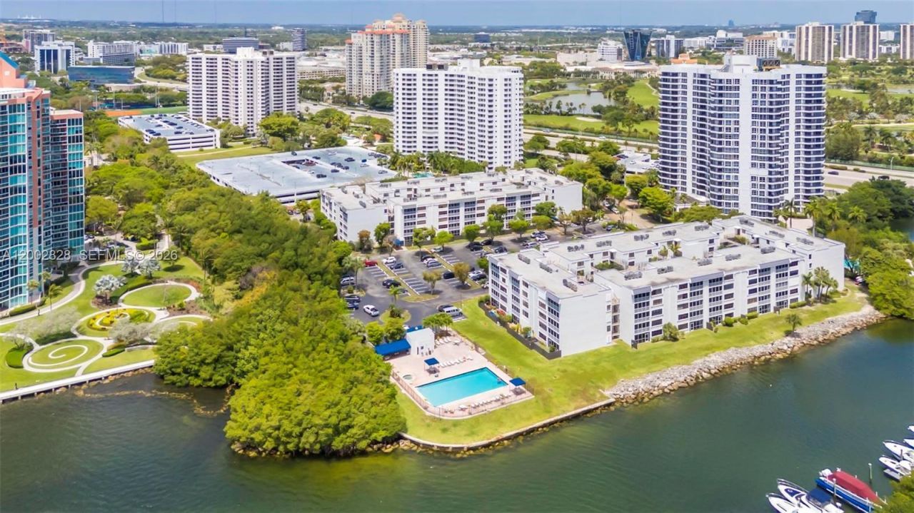 3350 NE 192nd St, Unit 4Q-B, Aventura, FL 33180 Photo