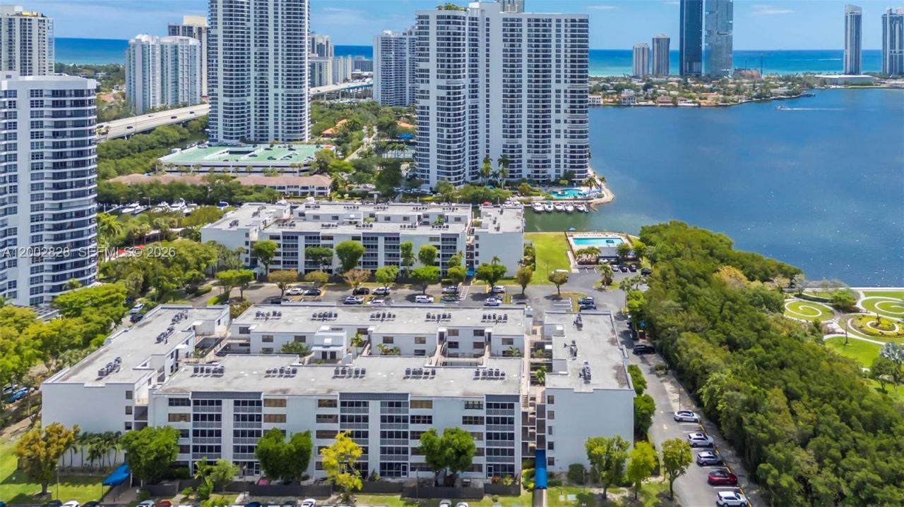 3350 NE 192nd St, Unit 4Q-B, Aventura, FL 33180 Photo
