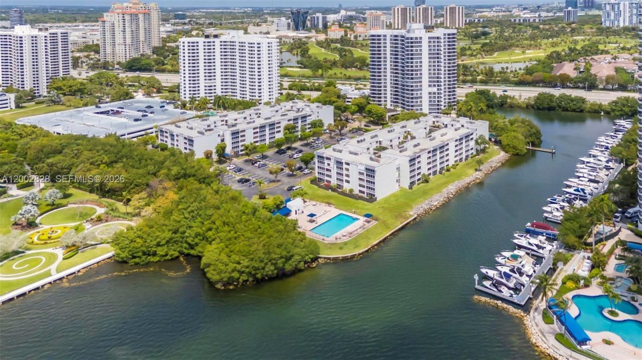 3350 NE 192nd St, Unit 4Q-B, Aventura, FL 33180 Photo