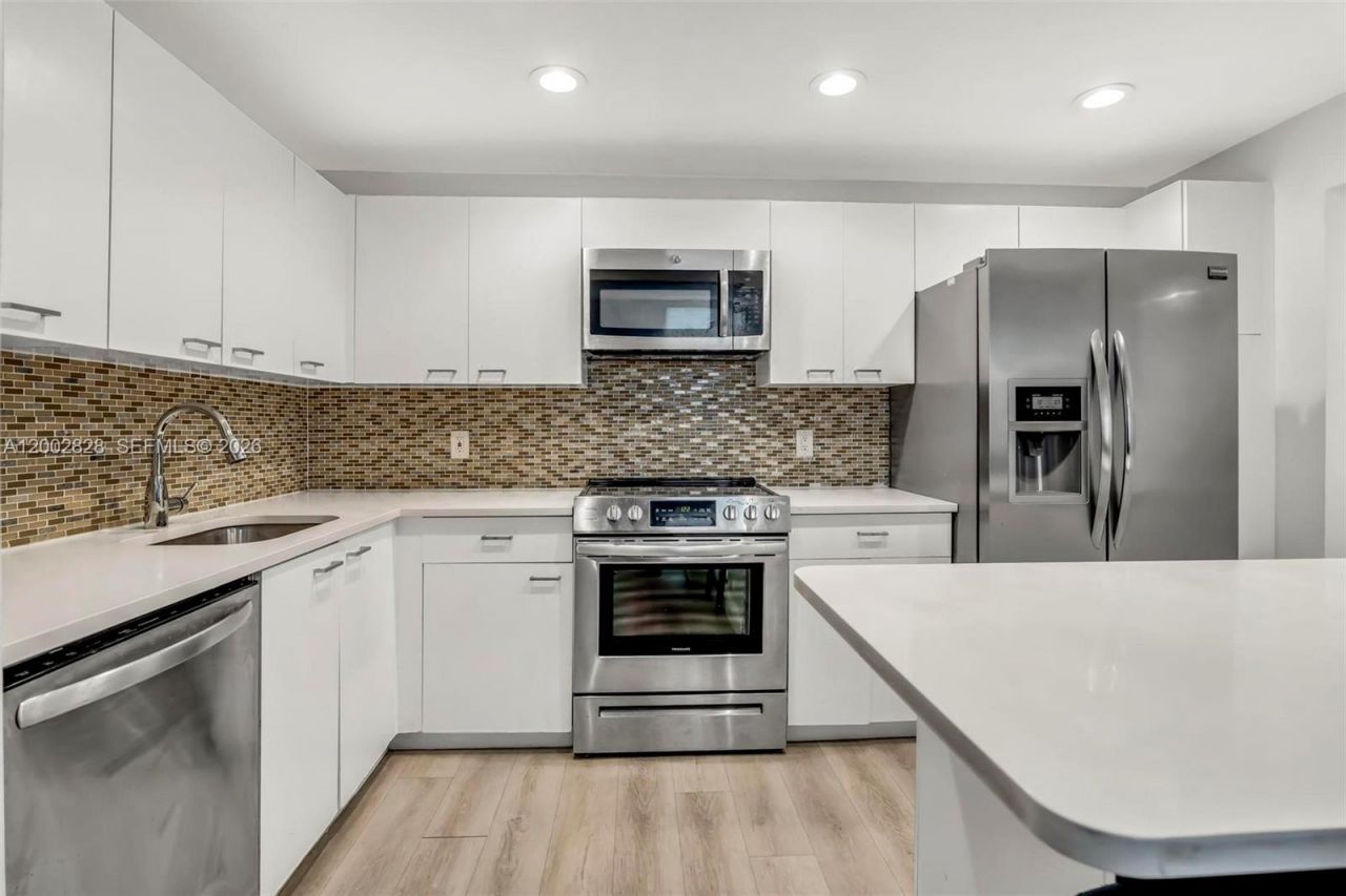 3350 NE 192nd St, Unit 4Q-B, Aventura, FL 33180 Photo