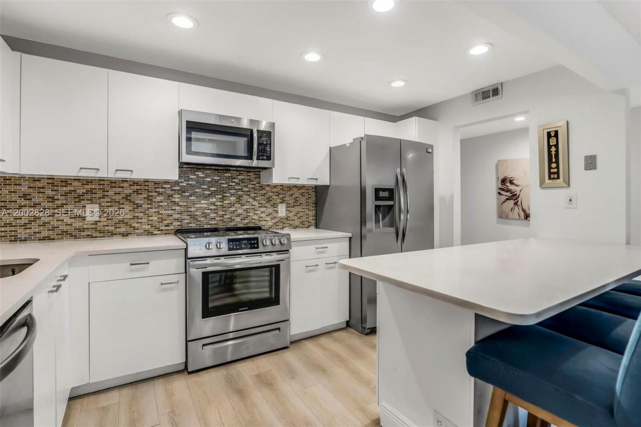 3350 NE 192nd St, Unit 4Q-B, Aventura, FL 33180 Photo