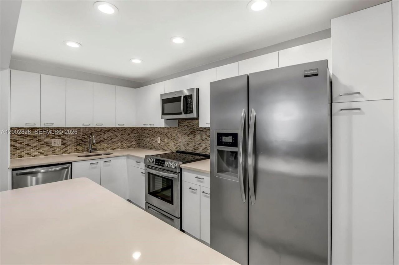 3350 NE 192nd St, Unit 4Q-B, Aventura, FL 33180 Photo