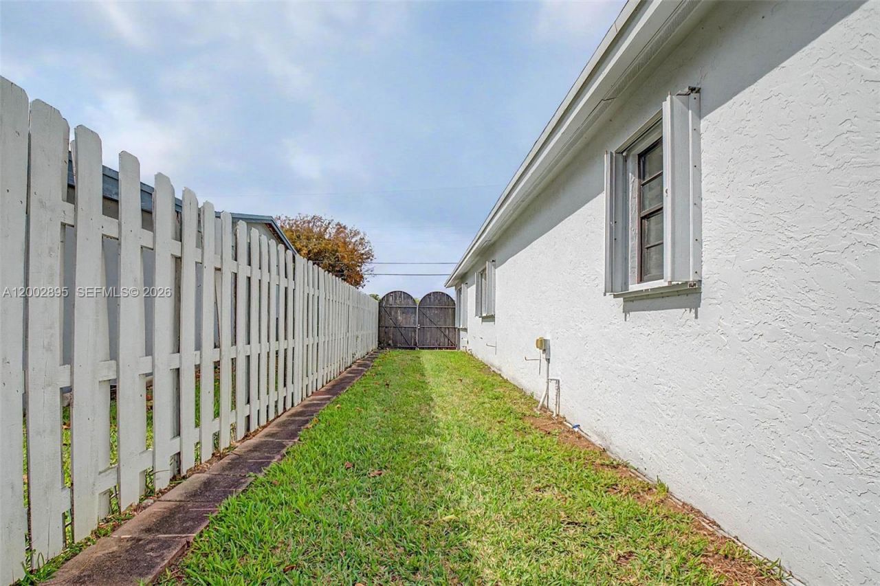 10841 SW 68th Dr , Miami, FL 33173 Photo