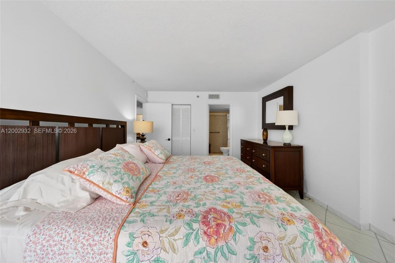 6767 Collins Ave , Unit 1609, Miami Beach, FL 33141 Photo