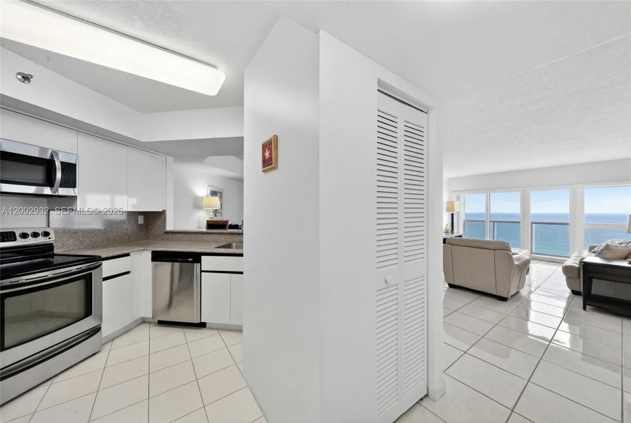 6767 Collins Ave , Unit 1609, Miami Beach, FL 33141 Photo