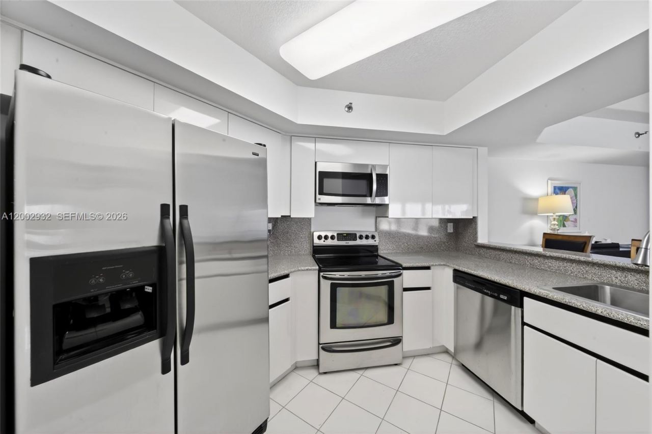 6767 Collins Ave , Unit 1609, Miami Beach, FL 33141 Photo